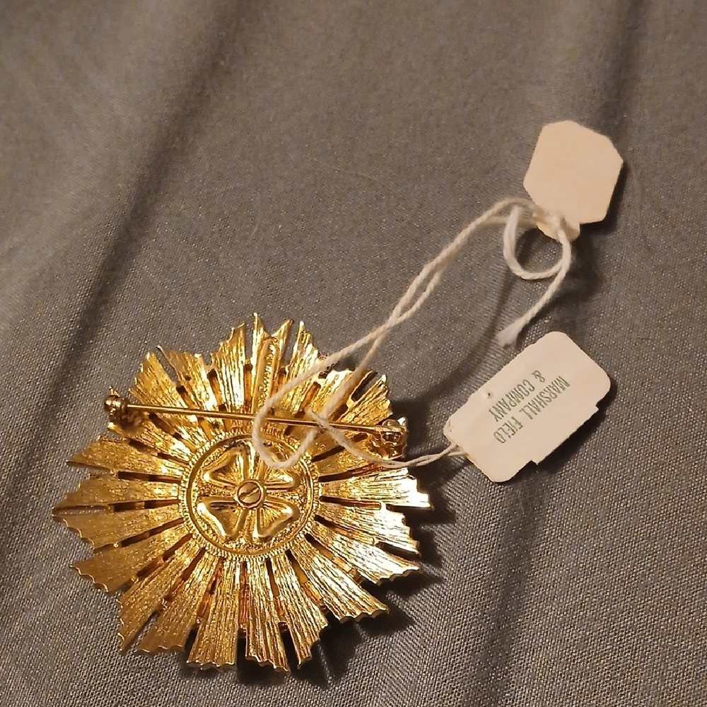 Gold Sunburst Medallion Brooch - Picture 2 of 3